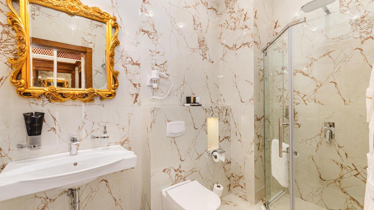Gregory Boutique Hotel Chisinau Ngoại thất bức ảnh Bathroom