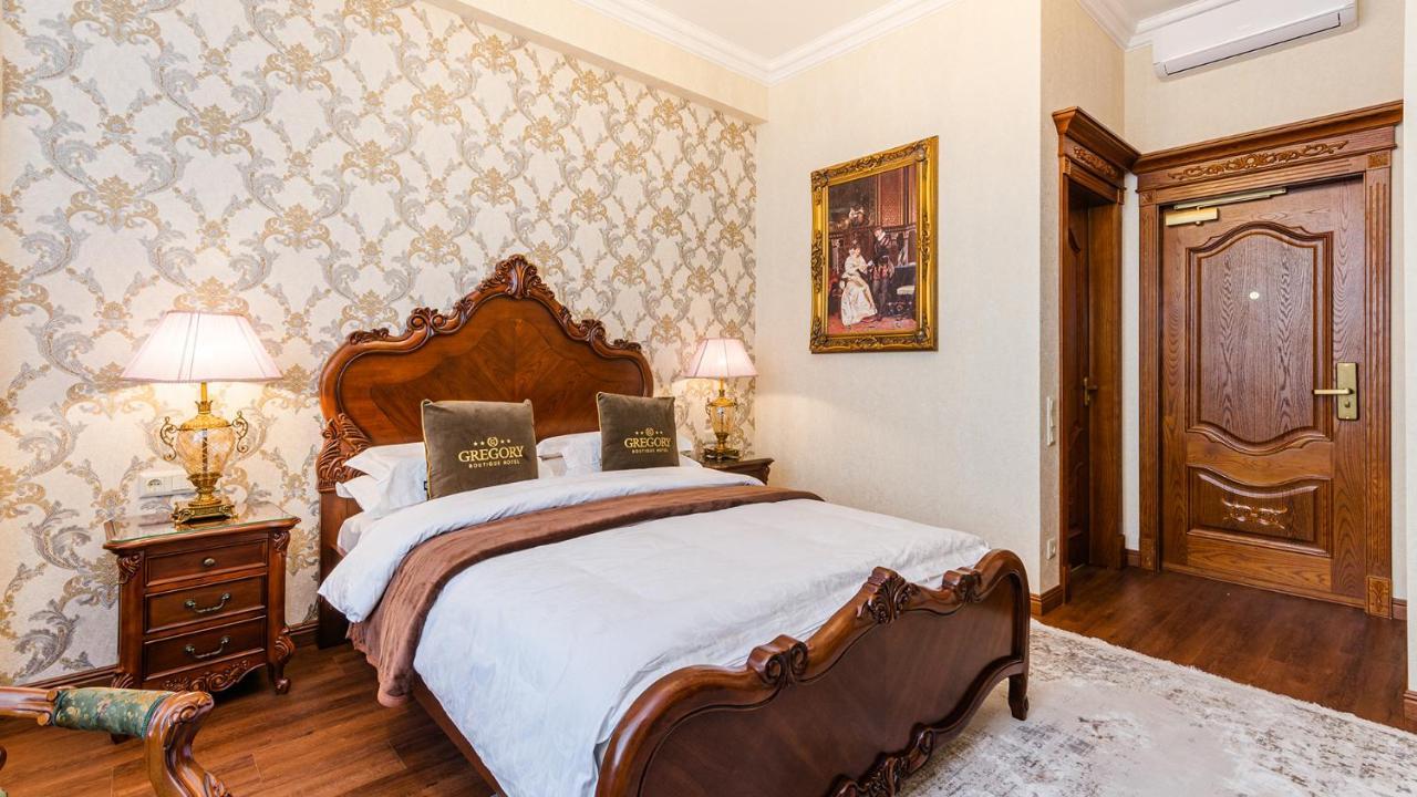 Gregory Boutique Hotel Chisinau Ngoại thất bức ảnh A bedroom at the hotel