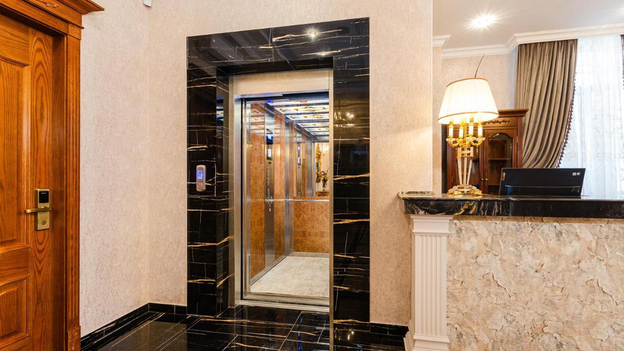 Gregory Boutique Hotel Chisinau Ngoại thất bức ảnh A residential elevator