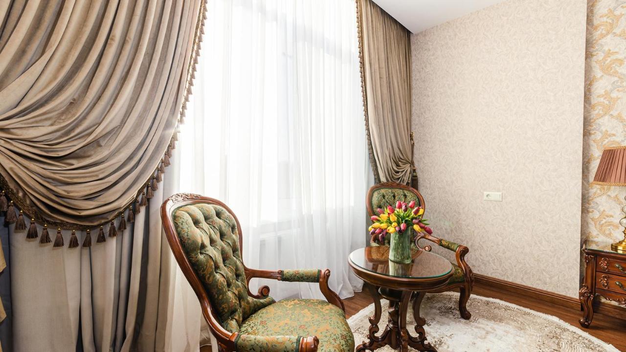 Gregory Boutique Hotel Chisinau Ngoại thất bức ảnh Curtains