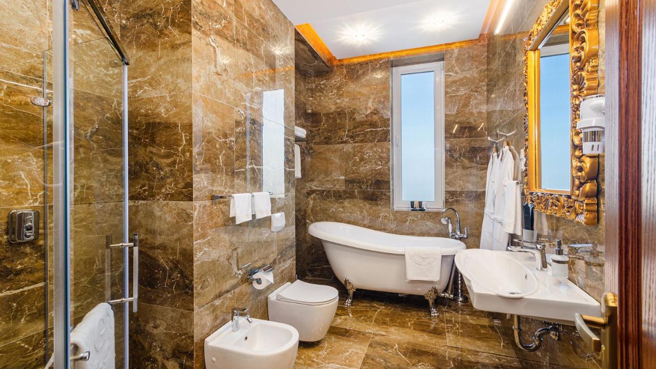 Gregory Boutique Hotel Chisinau Ngoại thất bức ảnh Bathroom