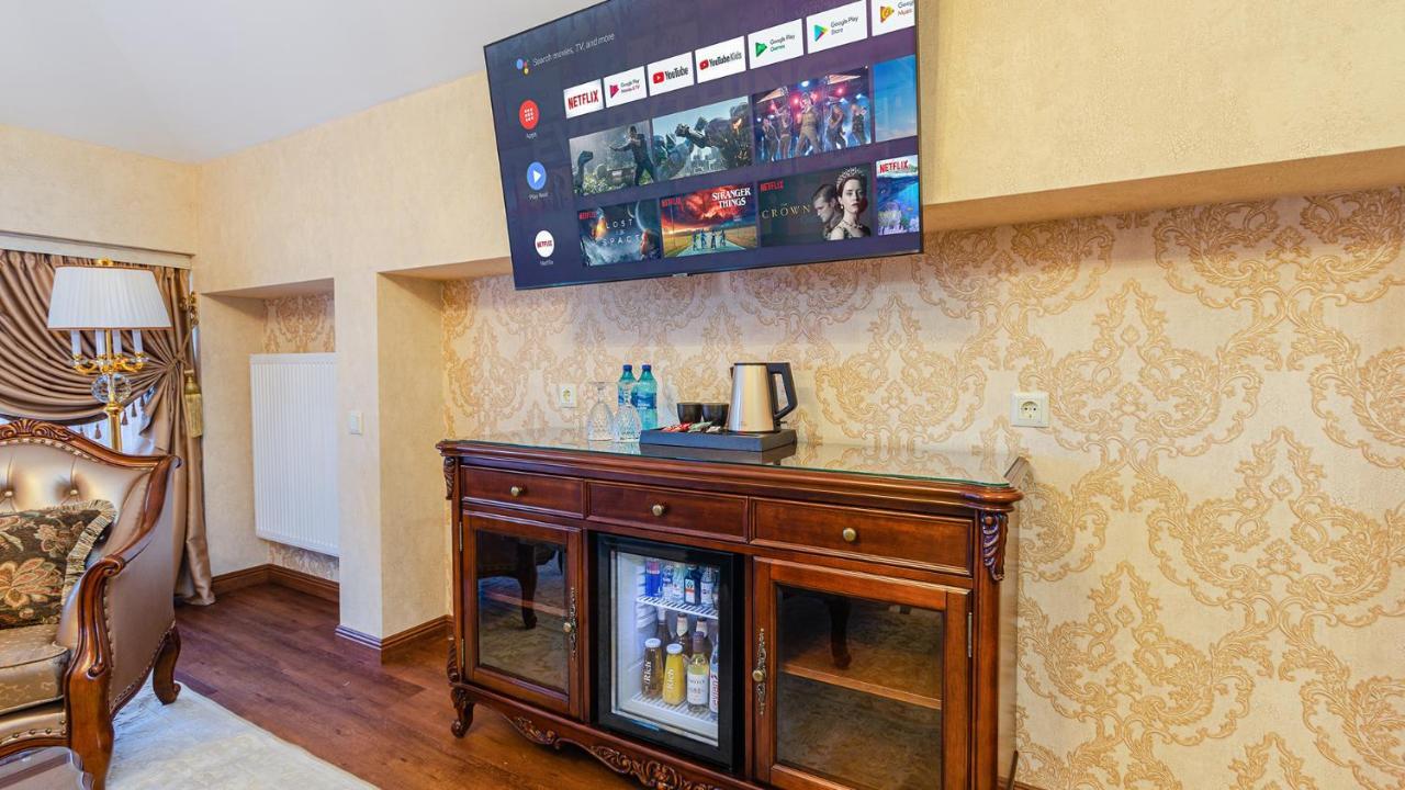 Gregory Boutique Hotel Chisinau Ngoại thất bức ảnh A television mounted on a wall