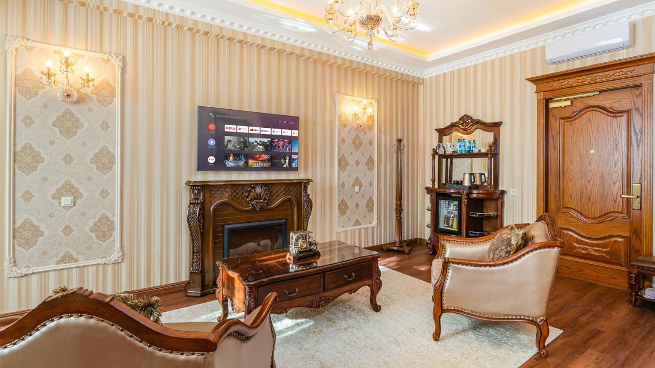 Gregory Boutique Hotel Chisinau Ngoại thất bức ảnh A living room with a fireplace