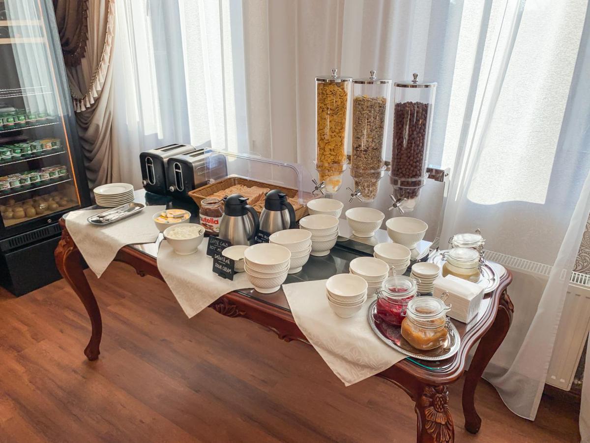 Gregory Boutique Hotel Chisinau Ngoại thất bức ảnh A breakfast buffet
