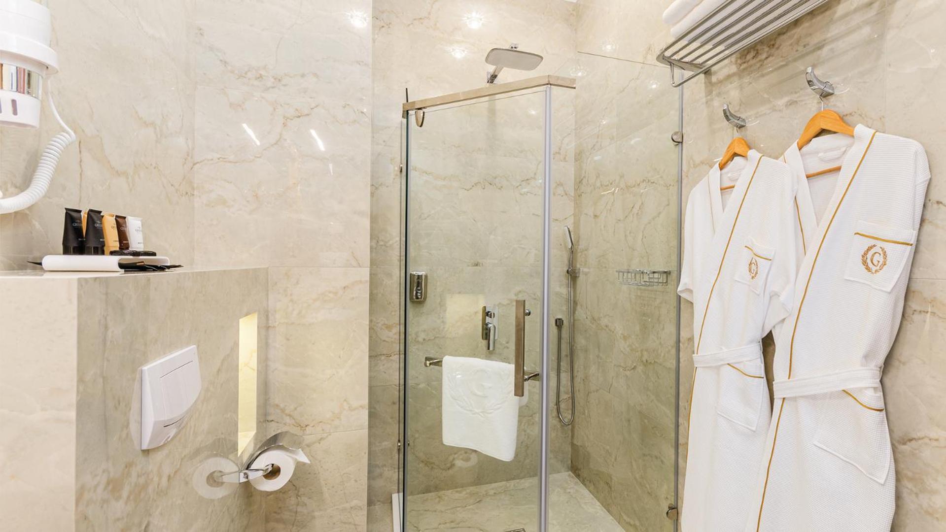 Gregory Boutique Hotel Chisinau Ngoại thất bức ảnh A shower with a sliding door